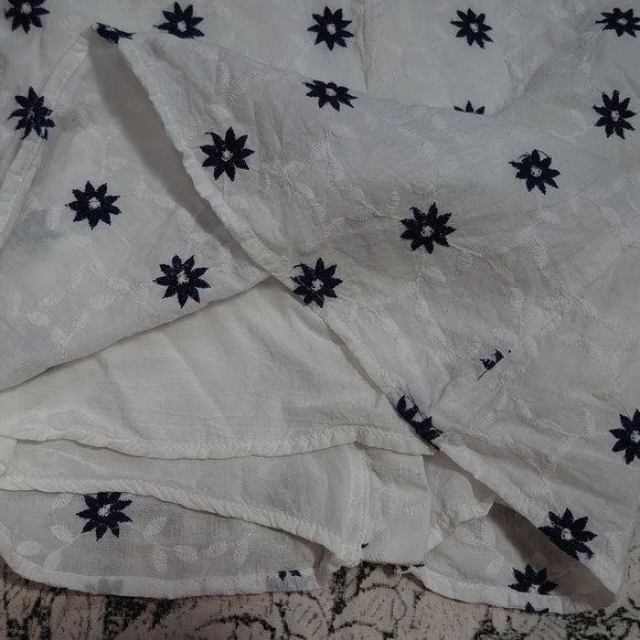 Ruffle button up tank top - Picture 5 of 6